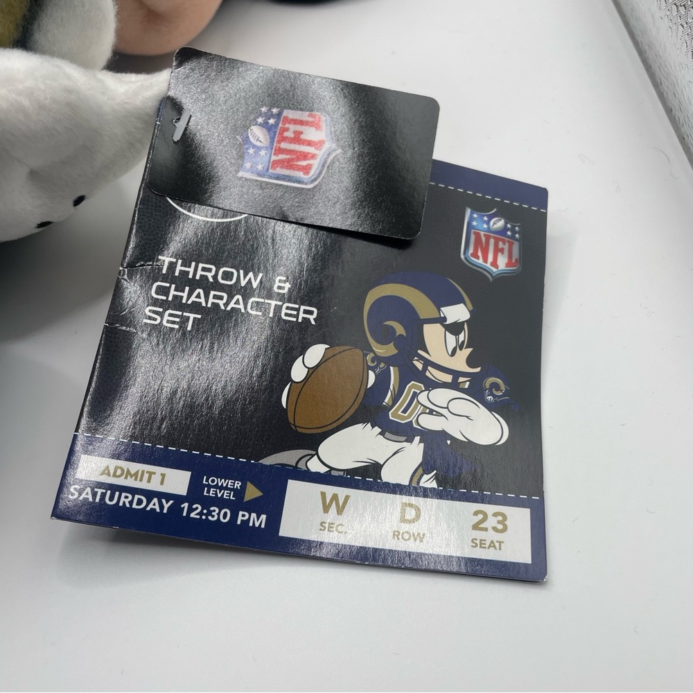 NWT Mickey Mouse St. Louis Rams Throw Blanket & Plush Set - Picture 3 of 4